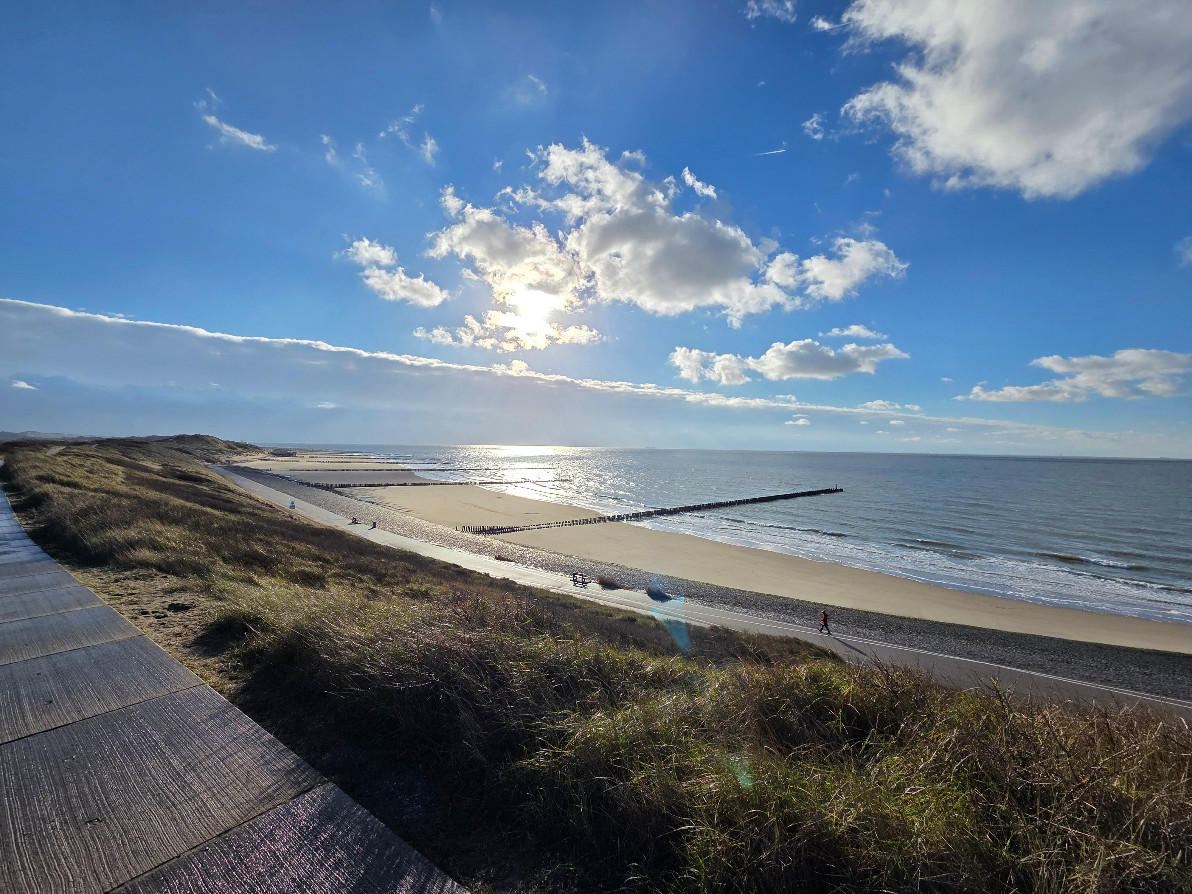 Rückweg nach 1 Std Fußweg über die Düne ziäum Hotel zurück... mit Sonnenschein 