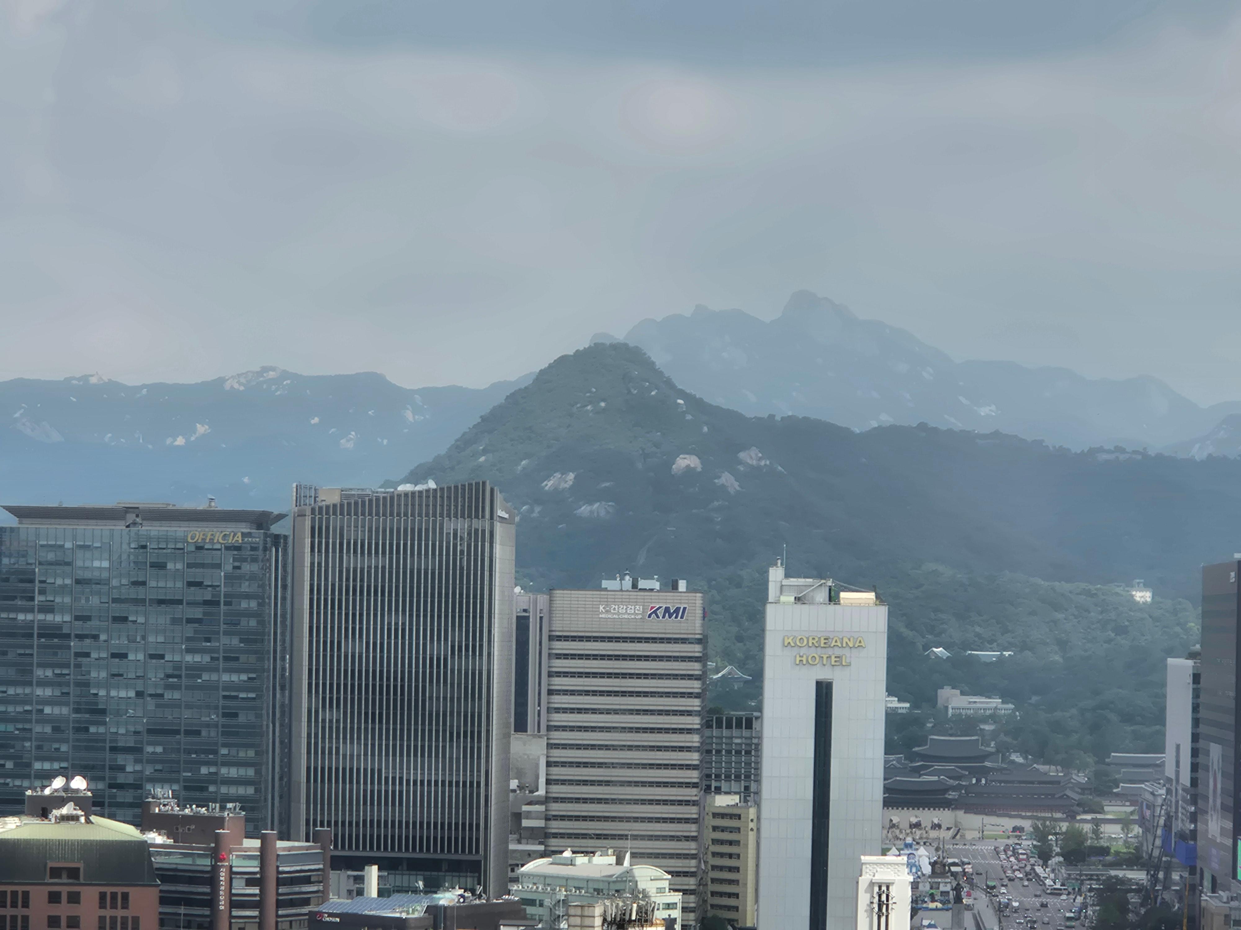 호텔방에서 본 경복궁 광화문 전경