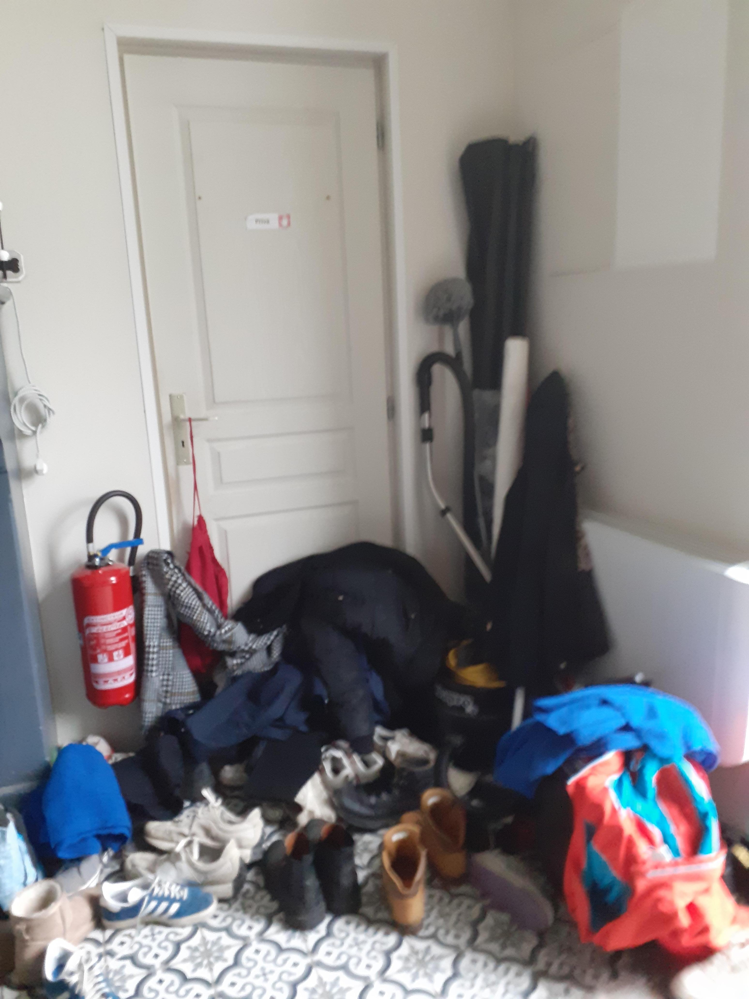 Porte manteau pour 4 ne tient pas
1 parasol en stock?
Mareriel de nettoyage Aspirateur seau 