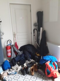 Porte manteau pour 4 ne tient pas
1 parasol en stock?
Mareriel de nettoyage Aspirateur seau