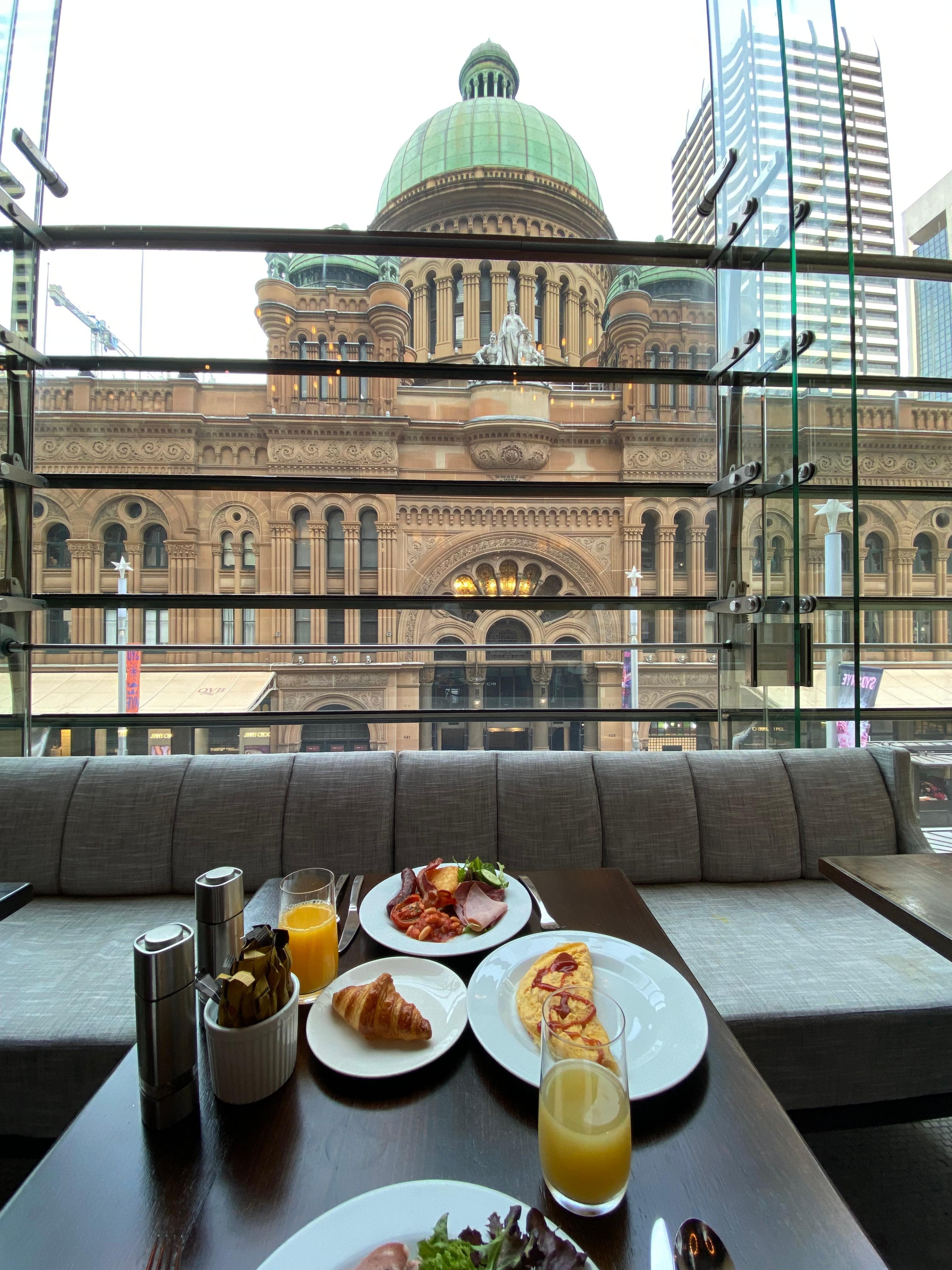 グラスブラッセリーでの朝食