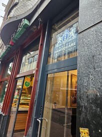 Great location
Near many restaurants and transportation