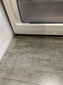 Boden vor dem Kühlschrank