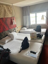 3 Single Beds Ibis hotel-room