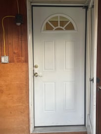 front door inside screen, still no lock box