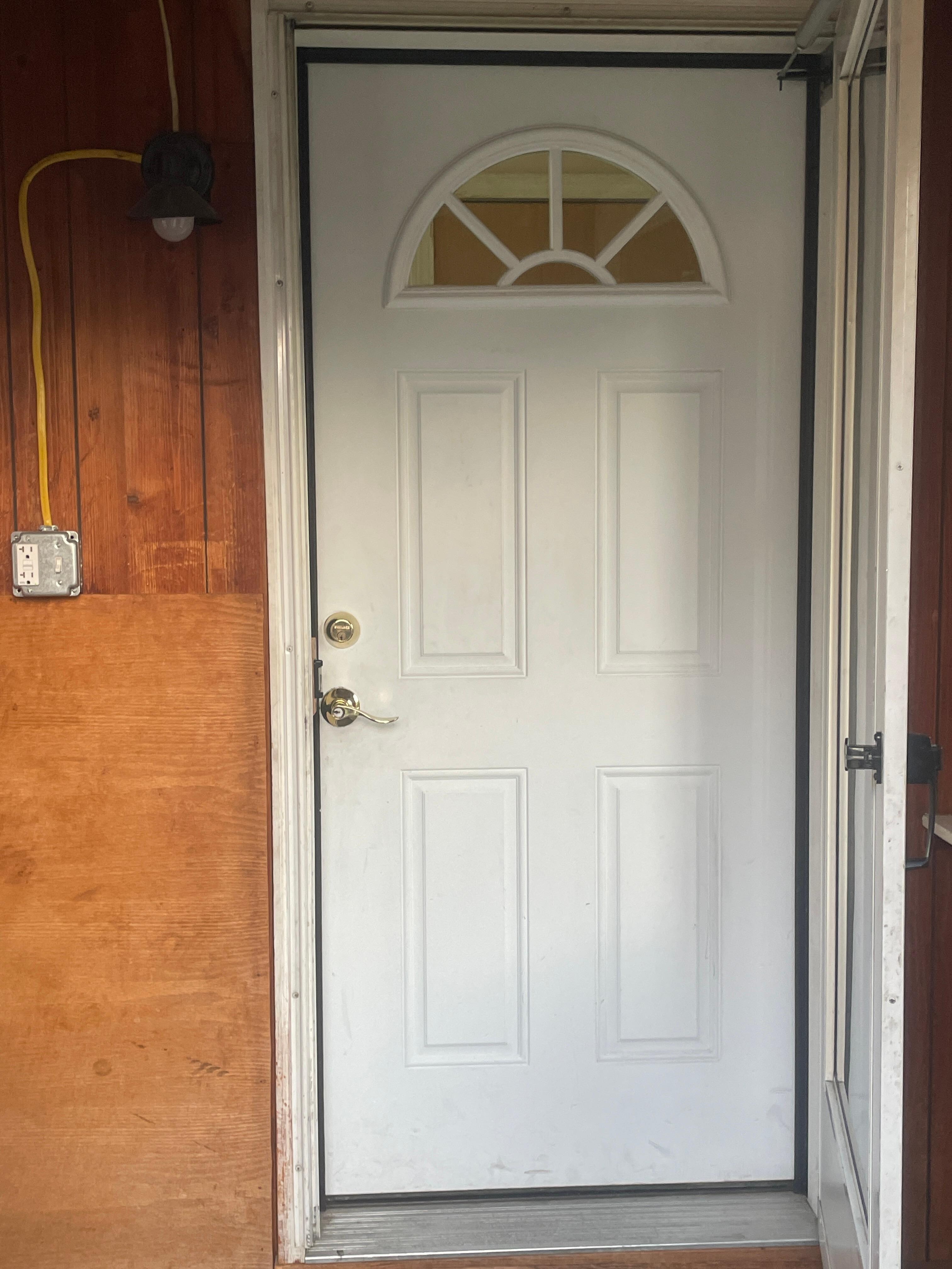 front door inside screen, still no lock box