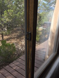Window in living room has broken lock.