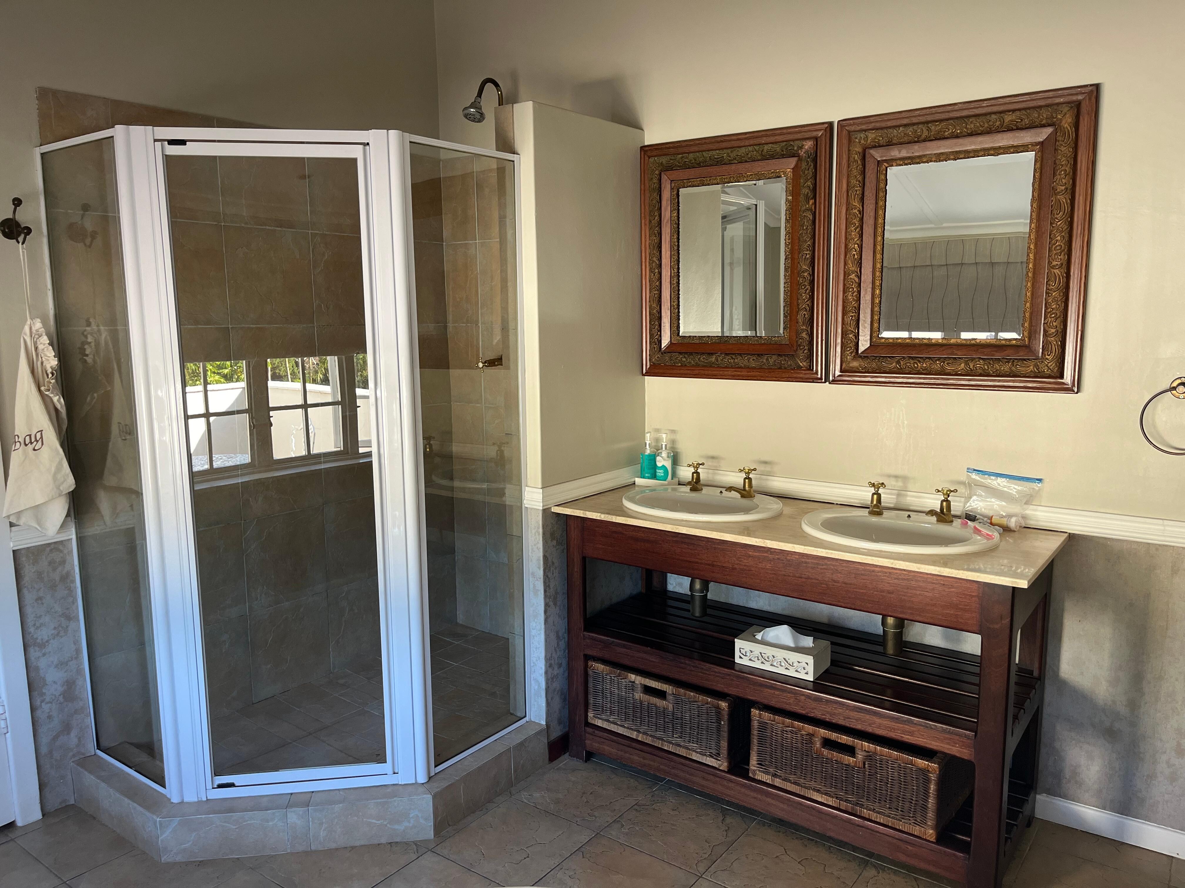 Bathroom (from tub)