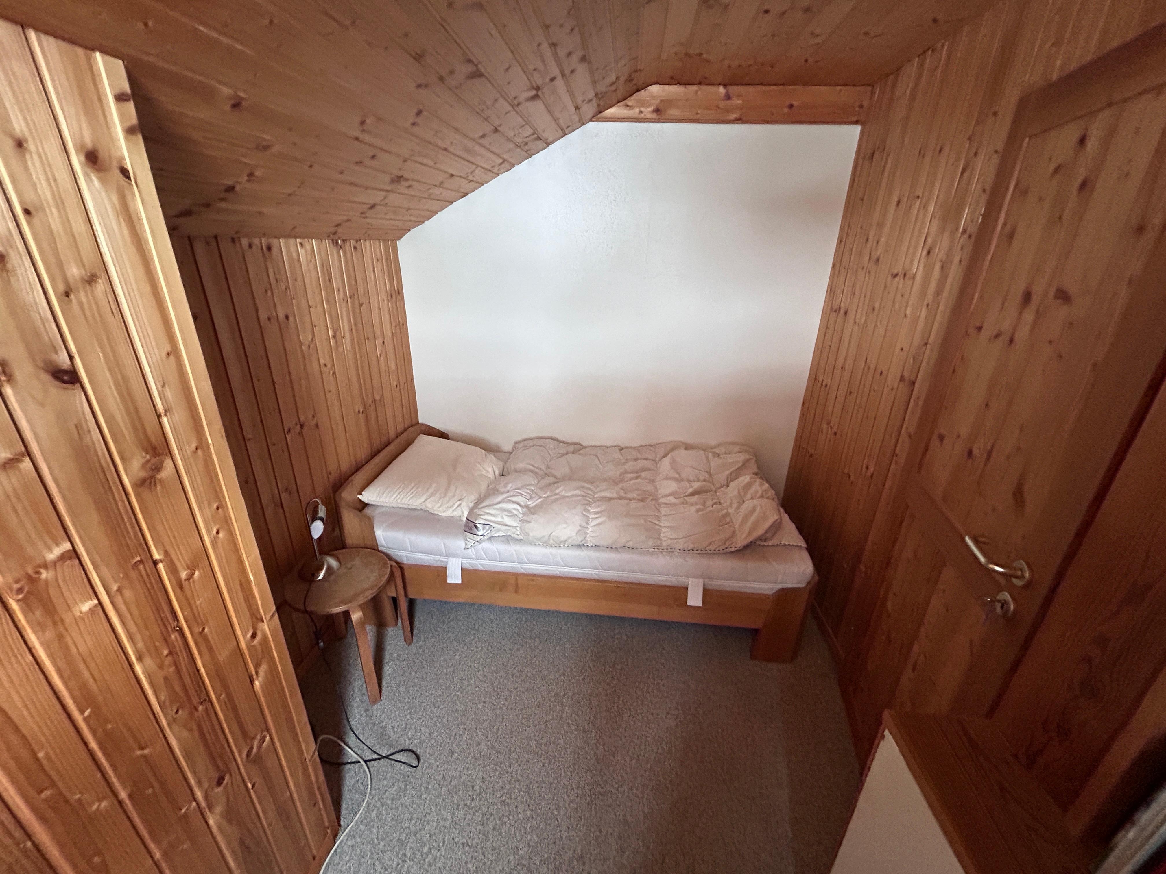 Einzelzimmer im 2. OG