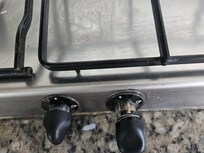 3 of 4 cooker knobs/hobs were broken