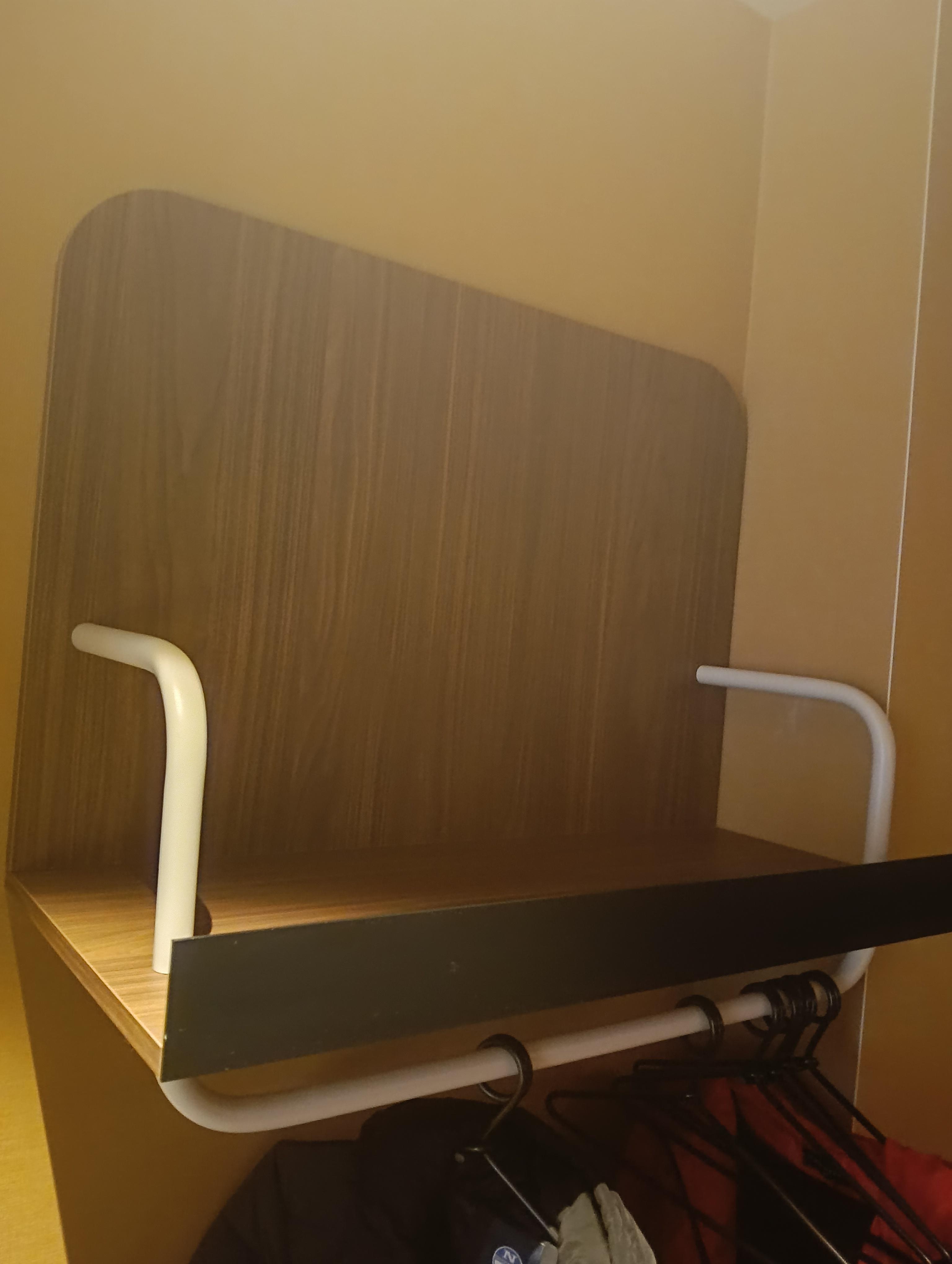 Utile per appoggiare piccola valigia 