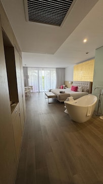 The room was clean and neatly arranged with plenty of space.