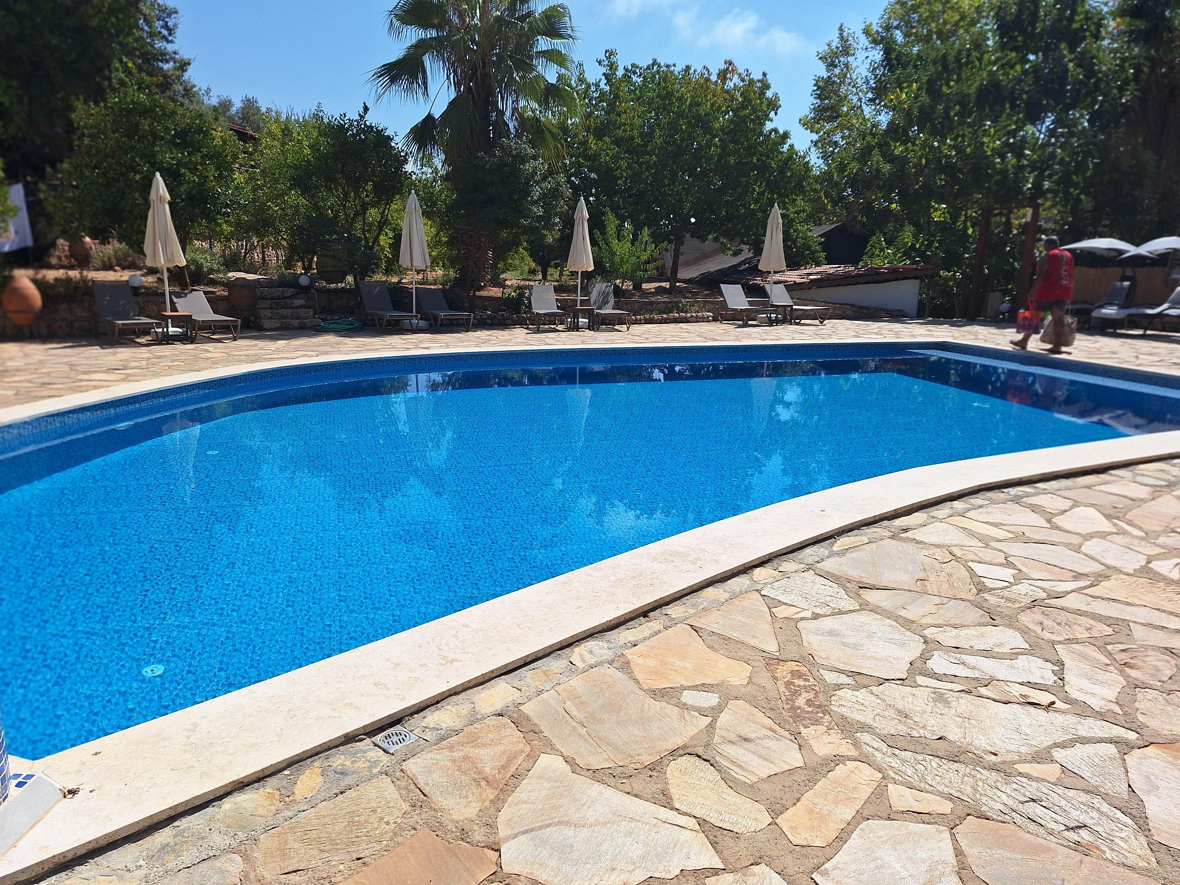 Com piscina grande e super limpa.