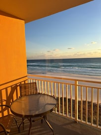 Balcony for beautiful sunsets!