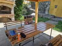Schattige Sitzgruppe am Grill