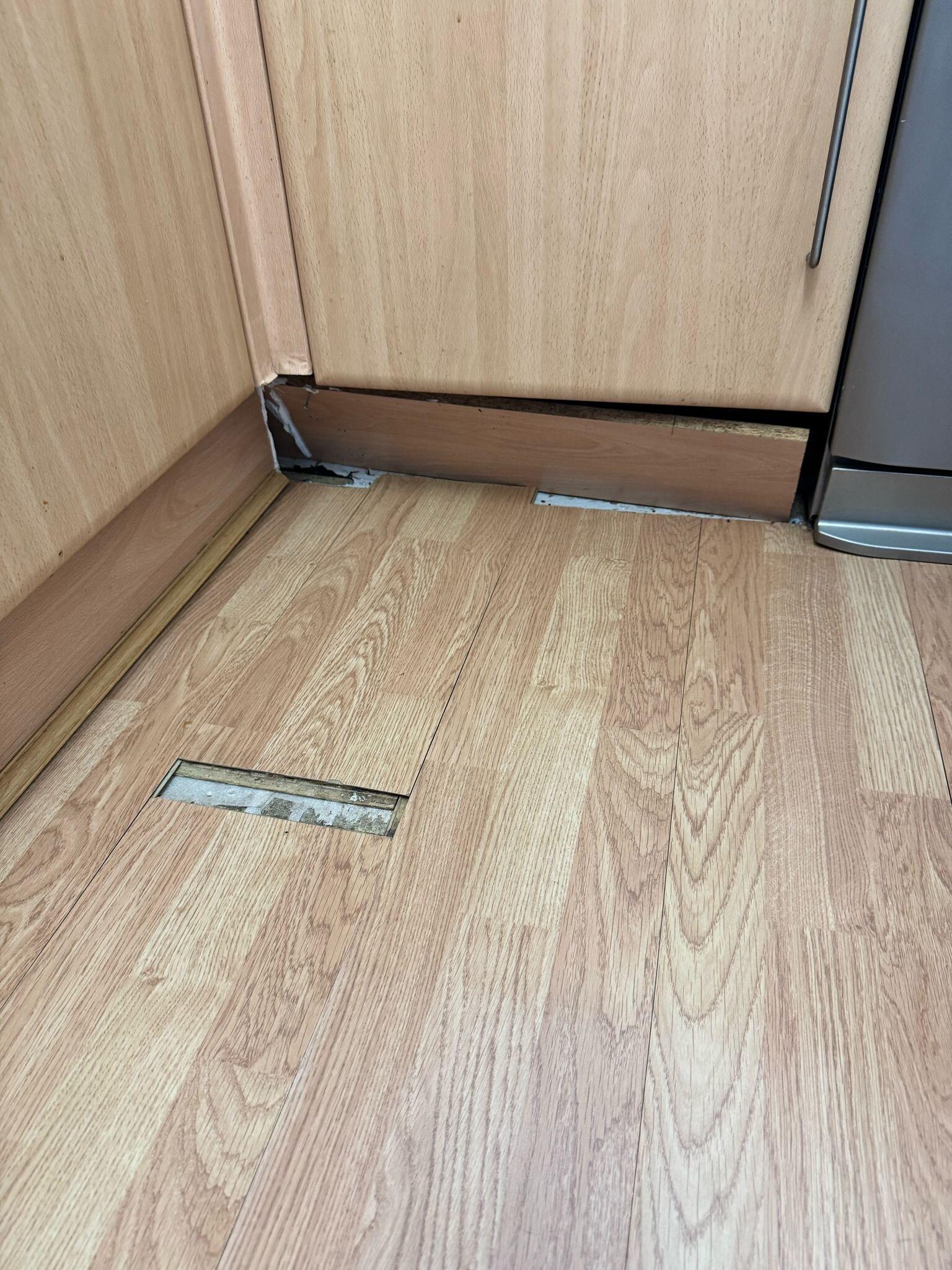 Loose floor panels