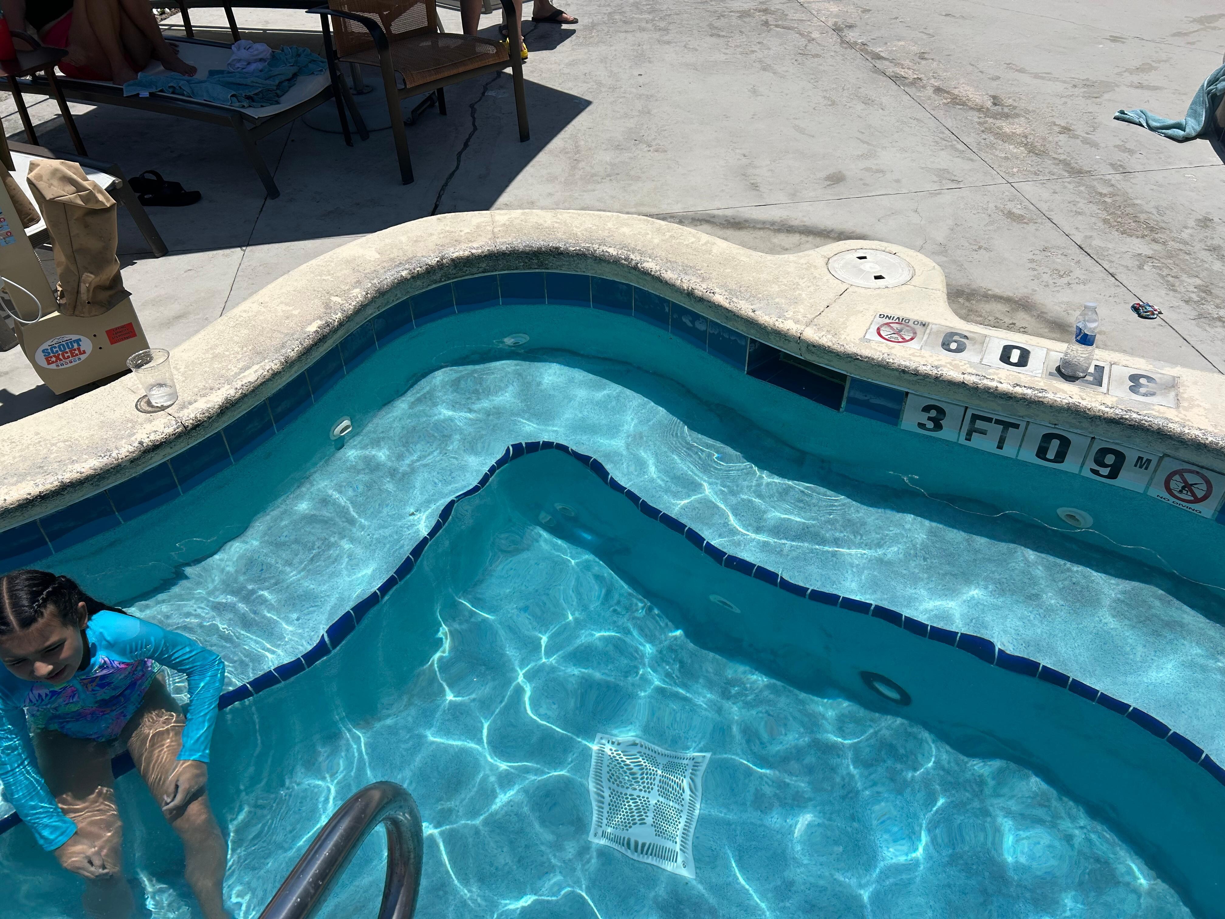 Needs painting on sides of tub