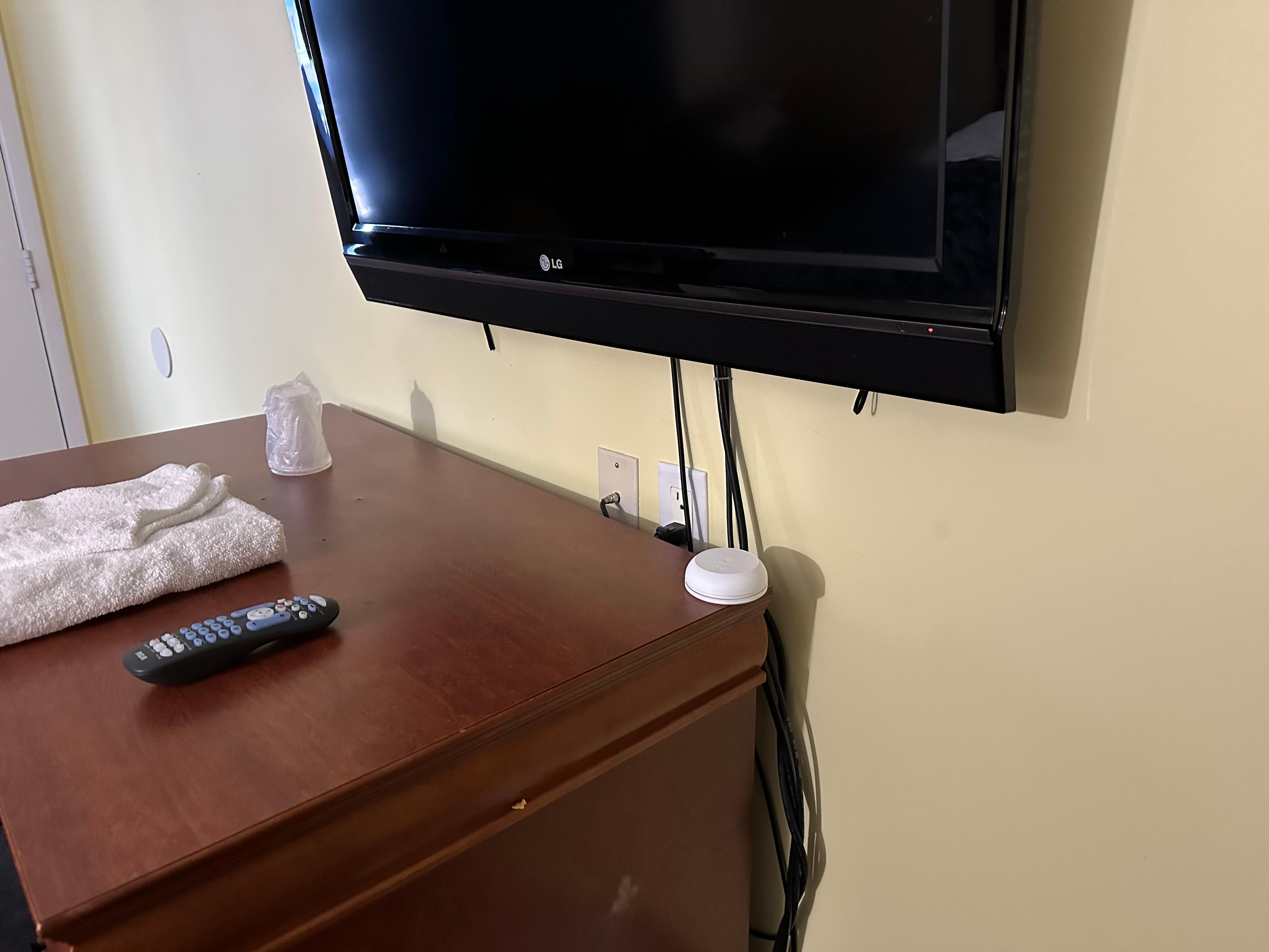 Air freshener to counter odours from mold