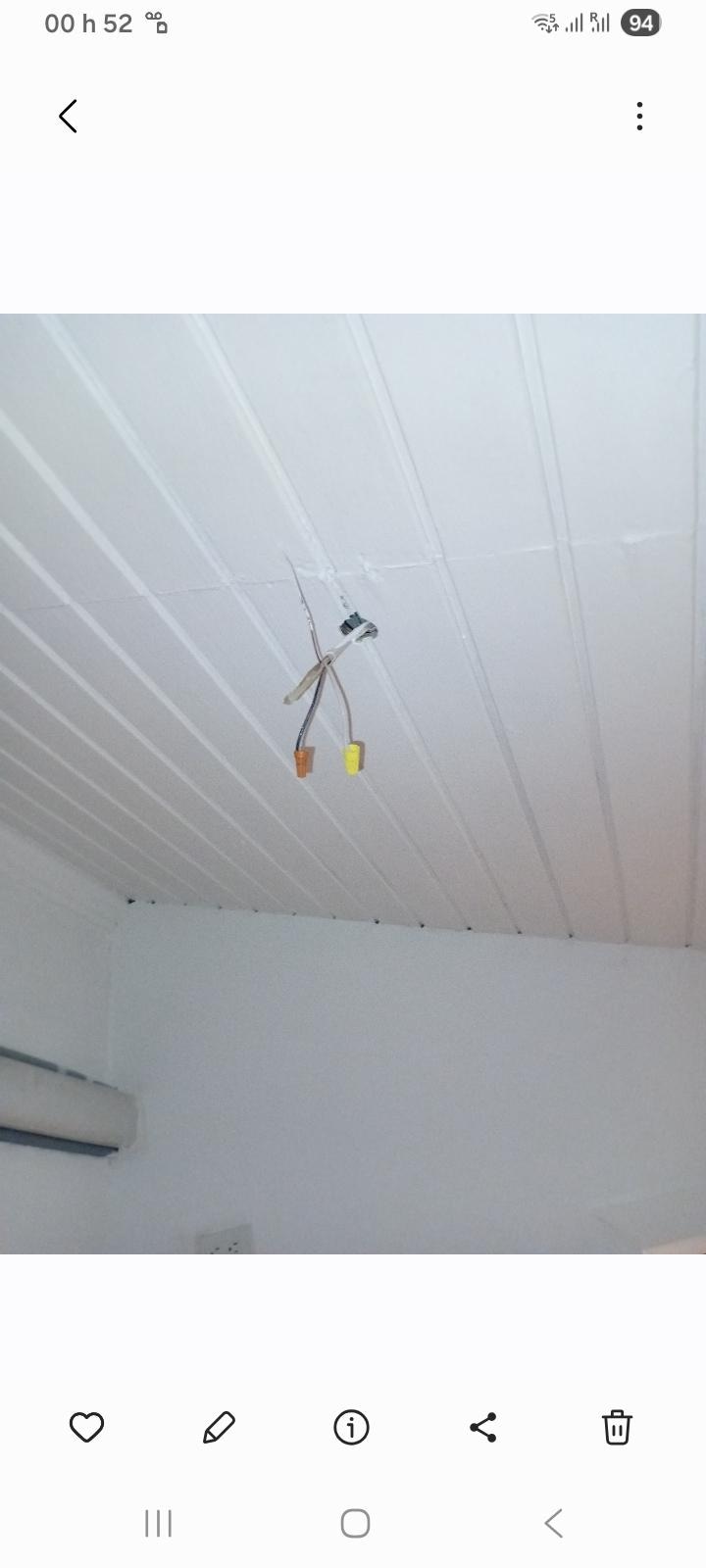 Pas de lumiere sur la sale a manger