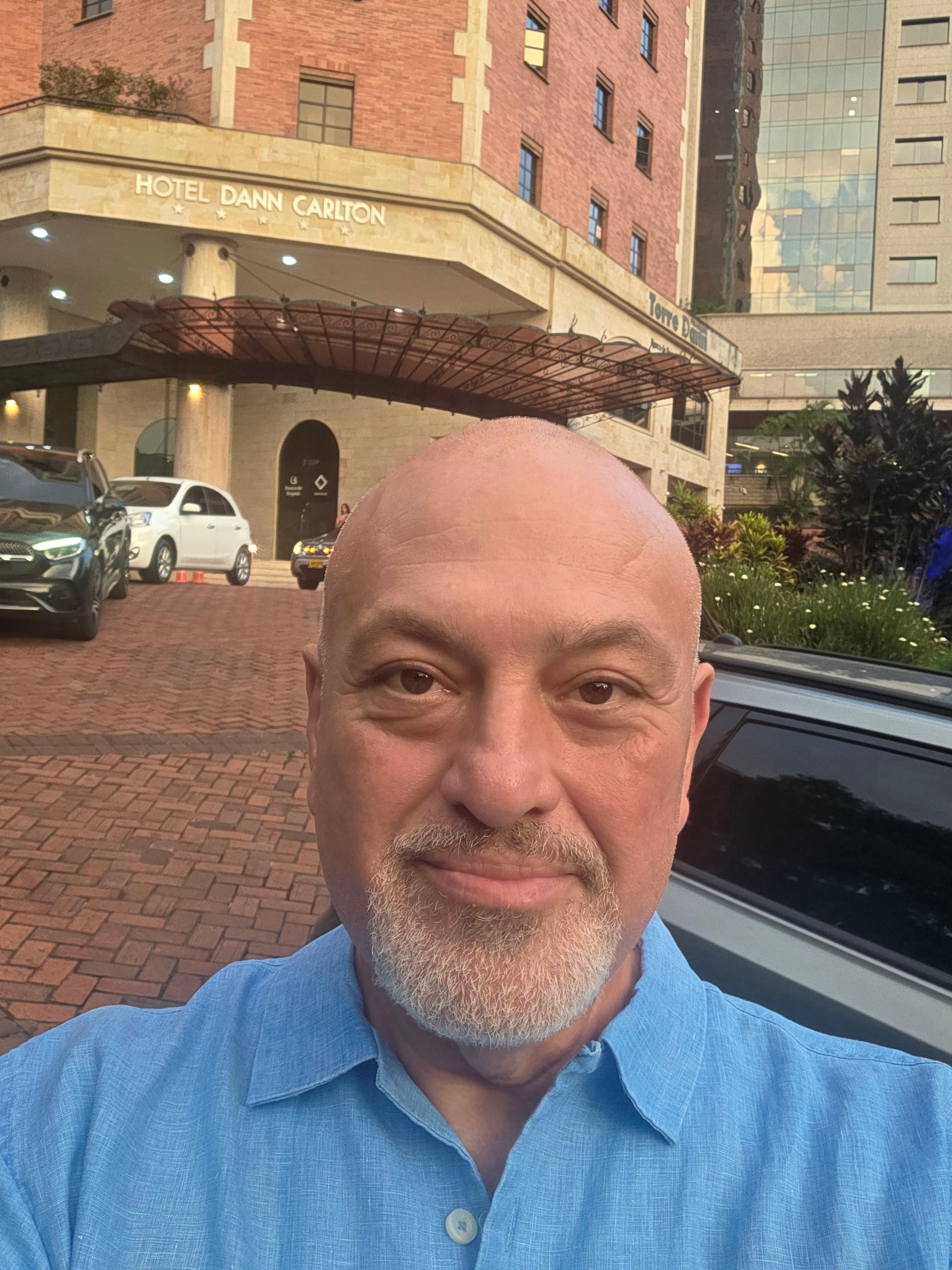 Front view . Been staying here for the past 7 years around this time of year.  The best in El Poblado 🙌🏻👌🏻💯👍🏻🙏🏻