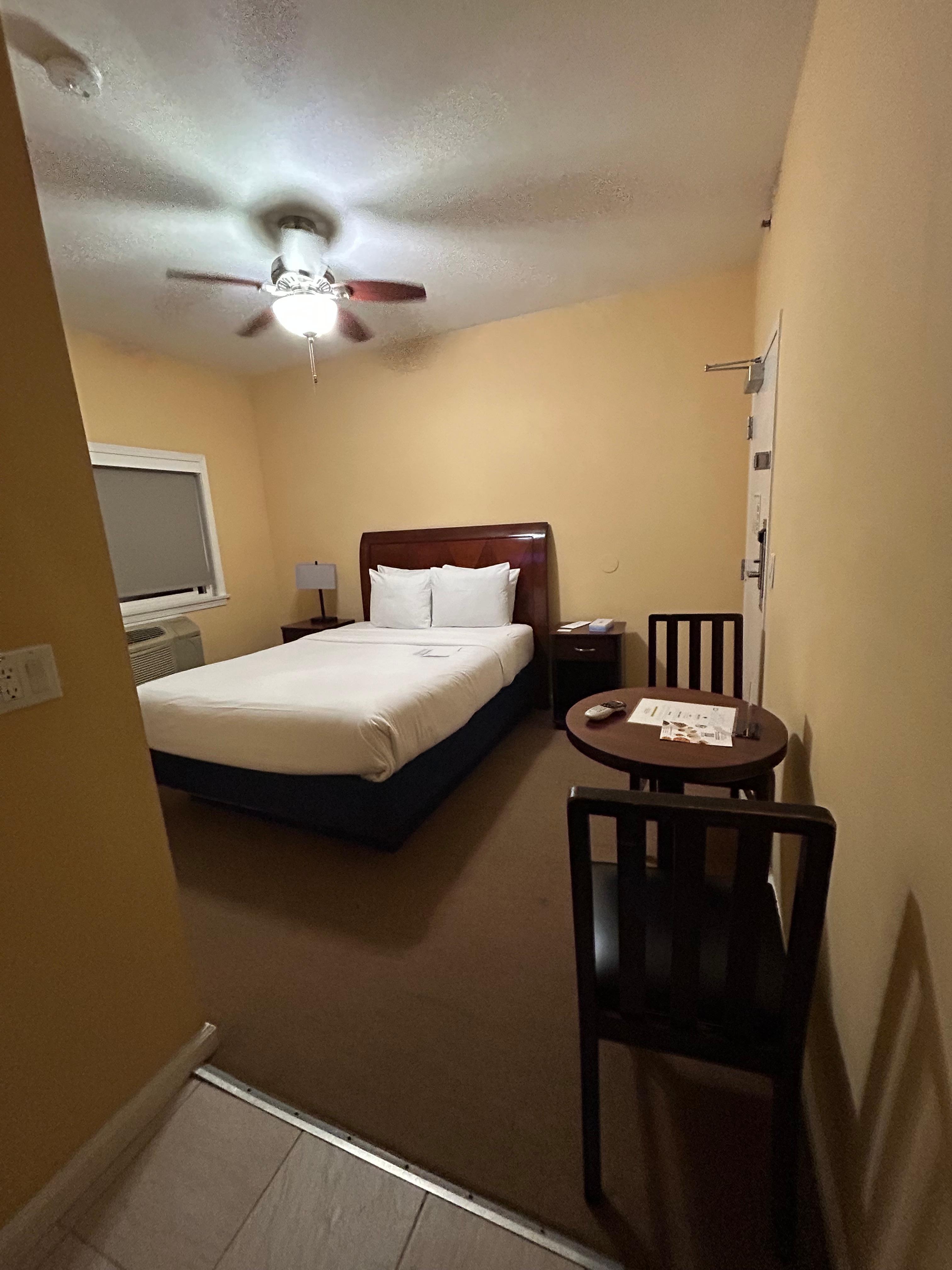 広くて、テーブルと椅子があり、くつろげました