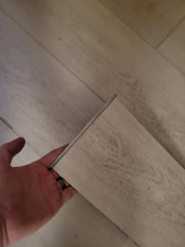 Floor not attached to the floor