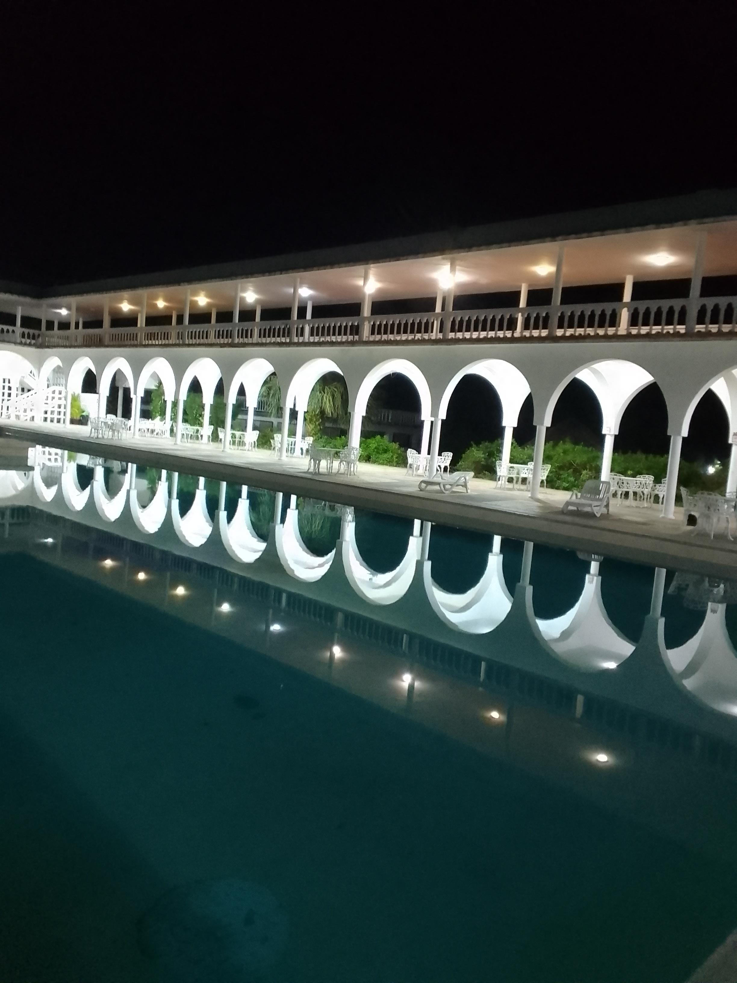 Hermosa vista nocturna de la Alberca. 