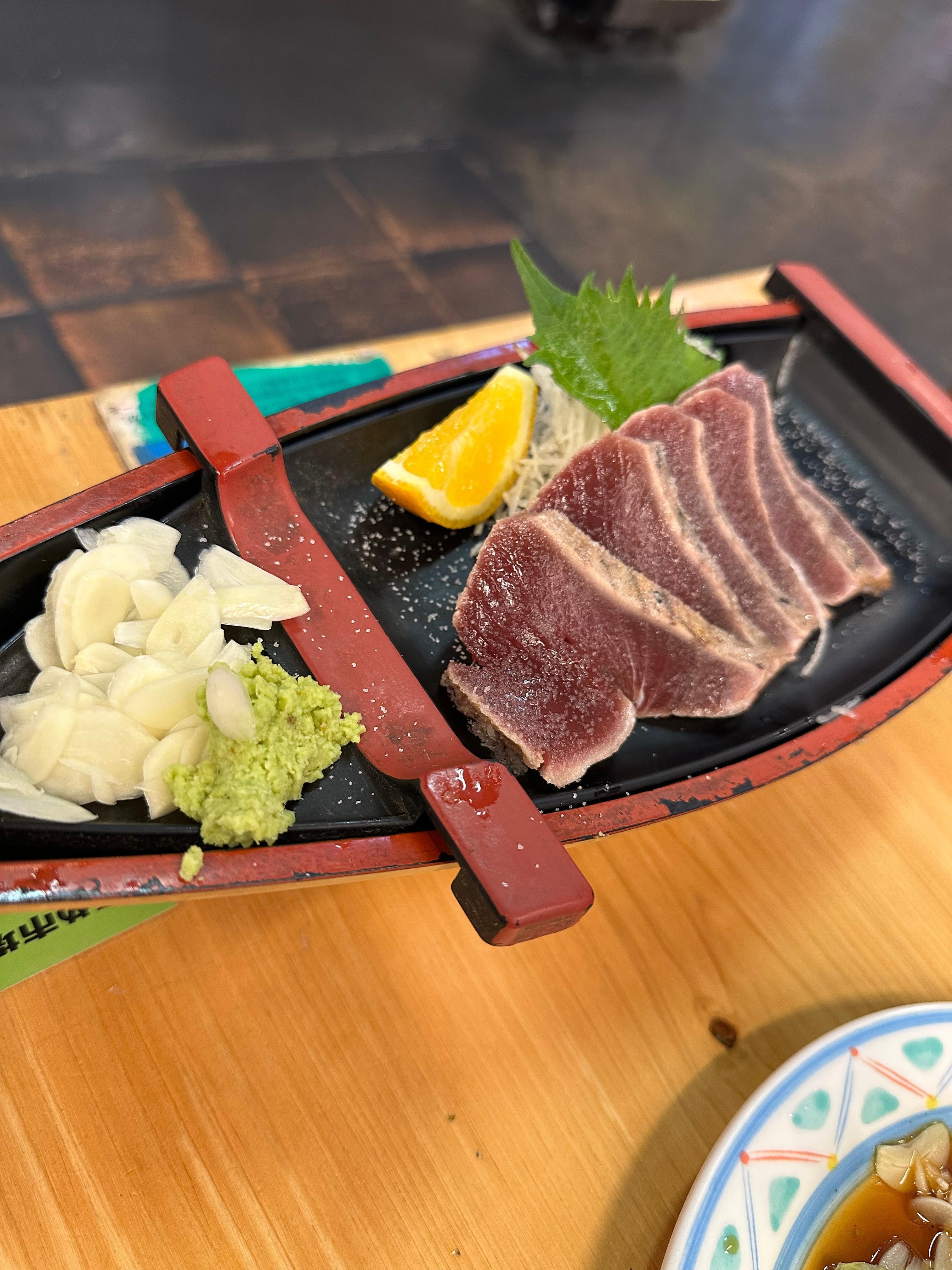 ひろめ市場(やいろ亭)のカツヲの塩タタキ。美味でした。