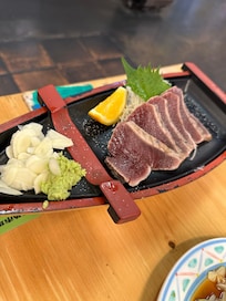 ひろめ市場(やいろ亭)のカツヲの塩タタキ。美味でした。
