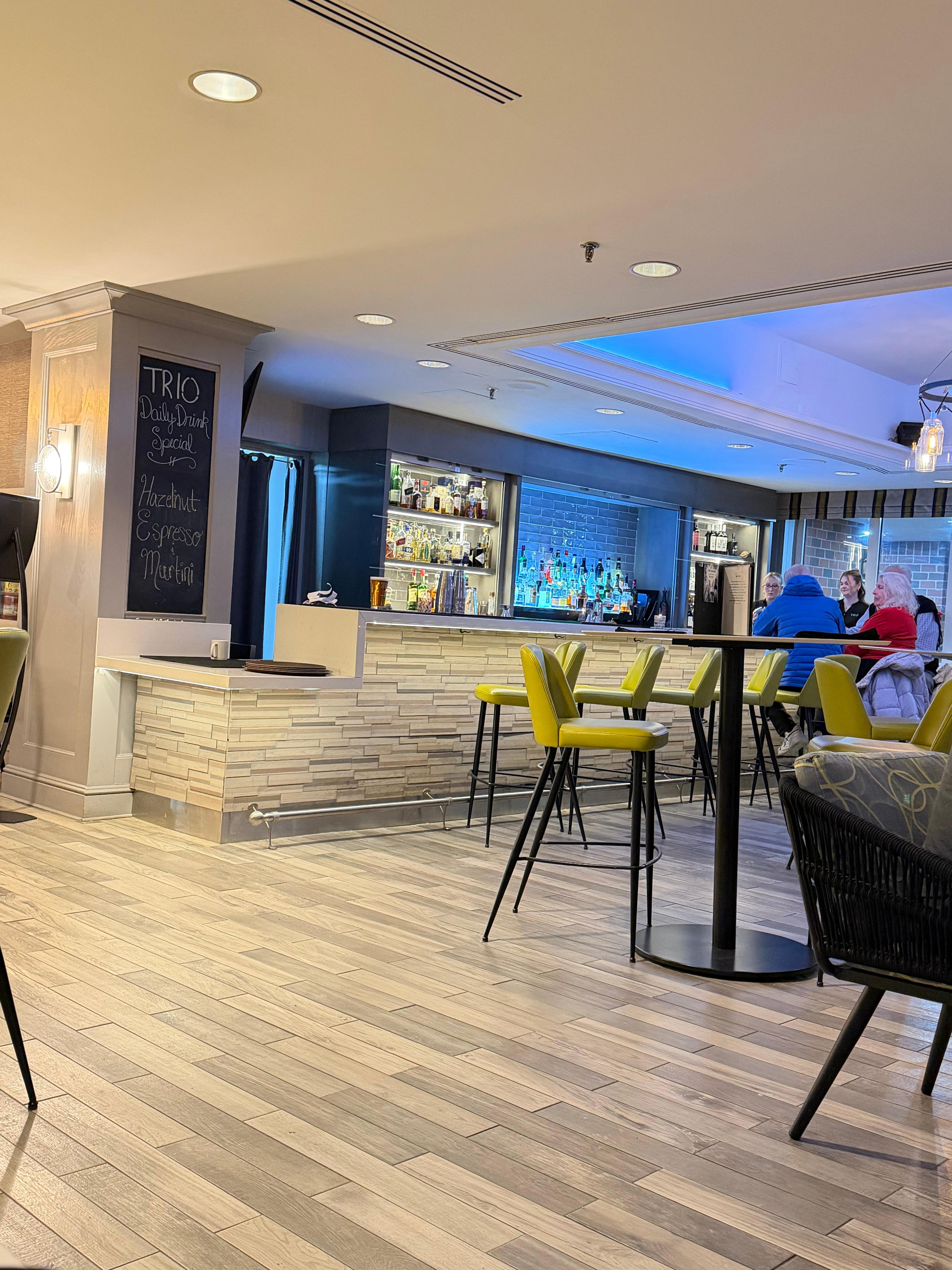 Trio Restaurant & Lounge 