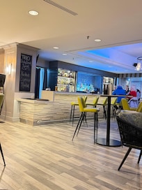 Trio Restaurant & Lounge