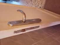 Bathroom loose door handle