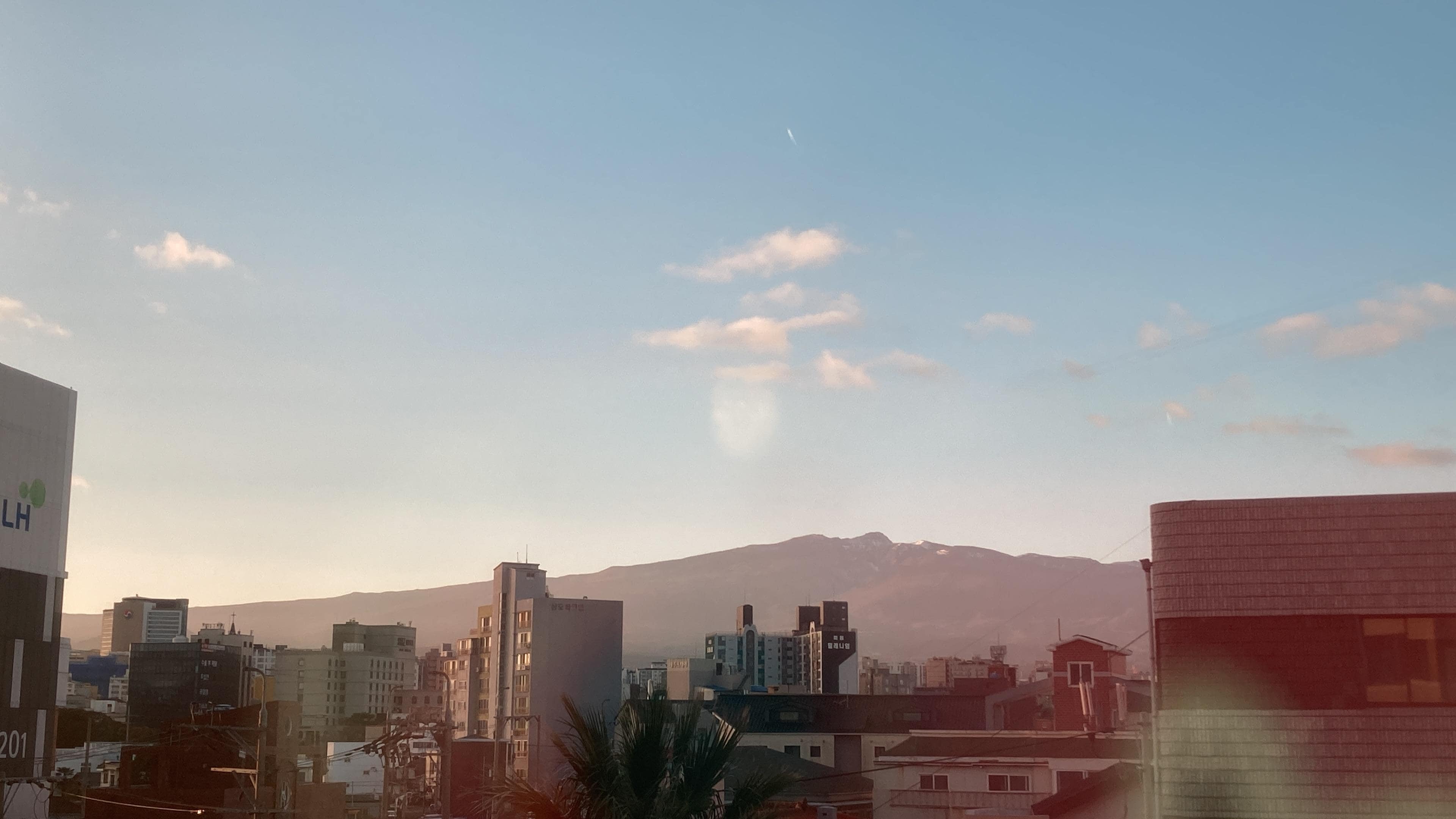 On sunny day perfect view of the mountain 