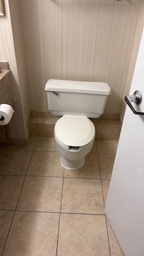 Baño viejo y tiraba agua