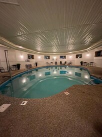 The pool was relaxing, easy lighting and windows that open all around the room for ventilation. I appreciated that it also had a handicap lift chair for any guests with mobility issues.