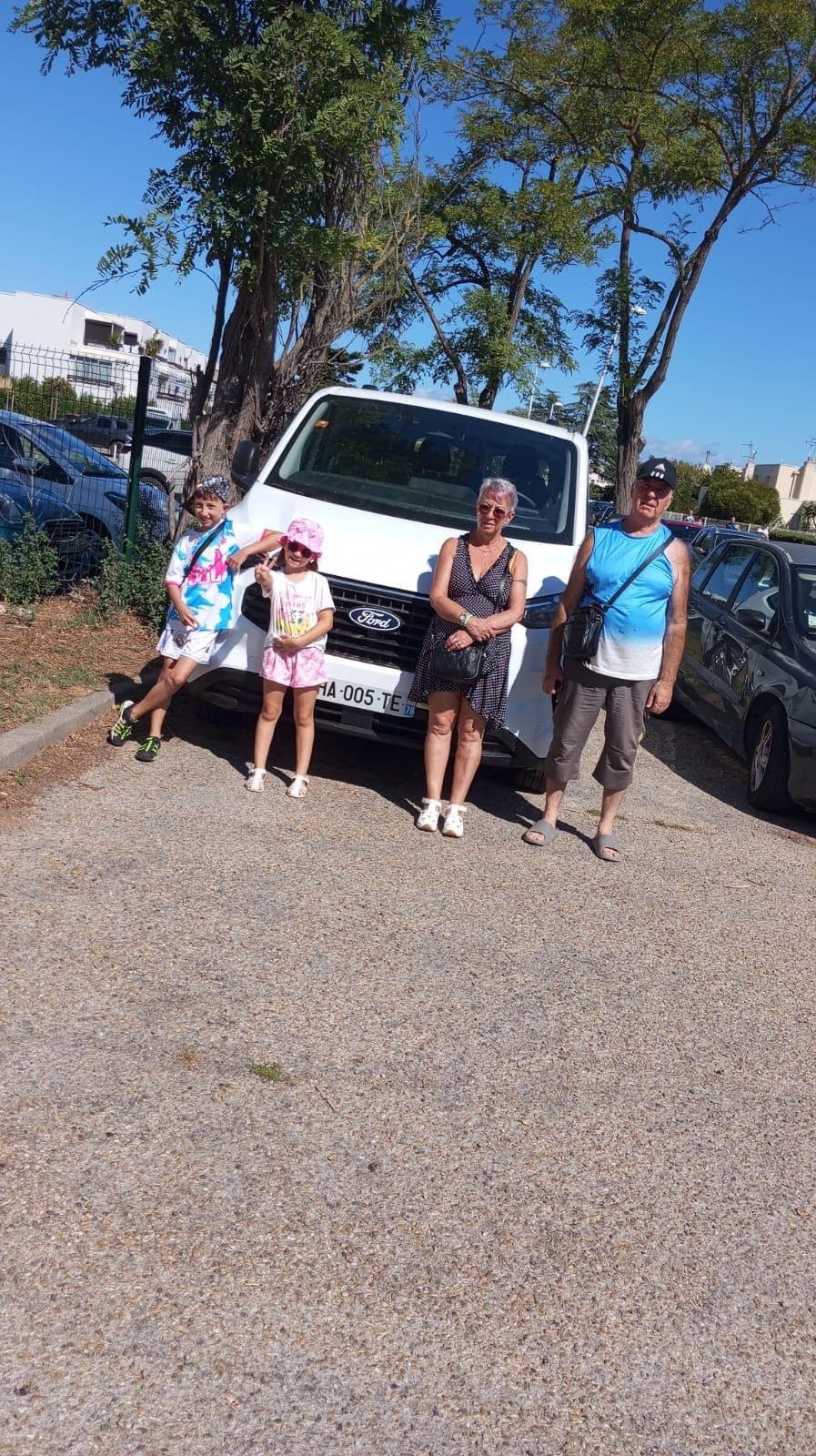 Sur le parking a 50mde notre location 