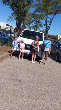 Sur le parking a 50mde notre location