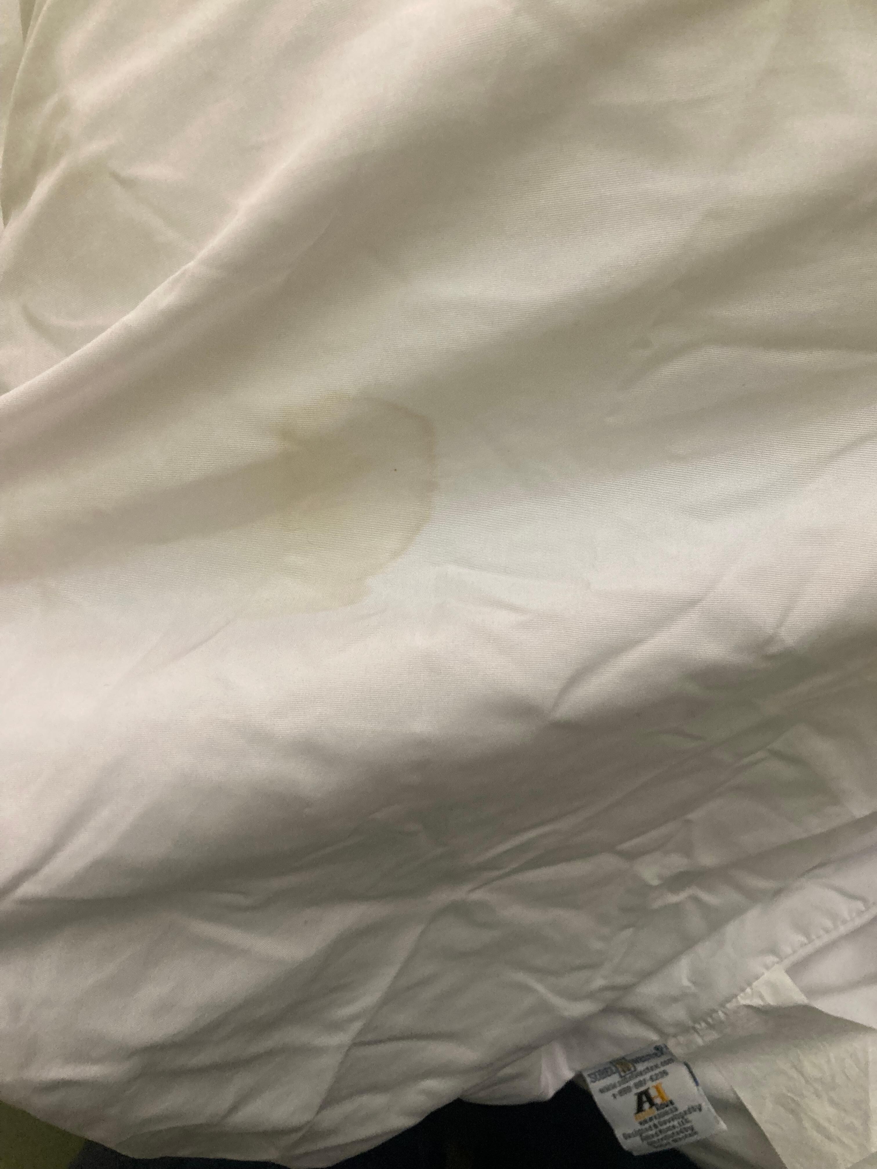 Pillow stains and multiple pillows didn’t have pillow cases. 