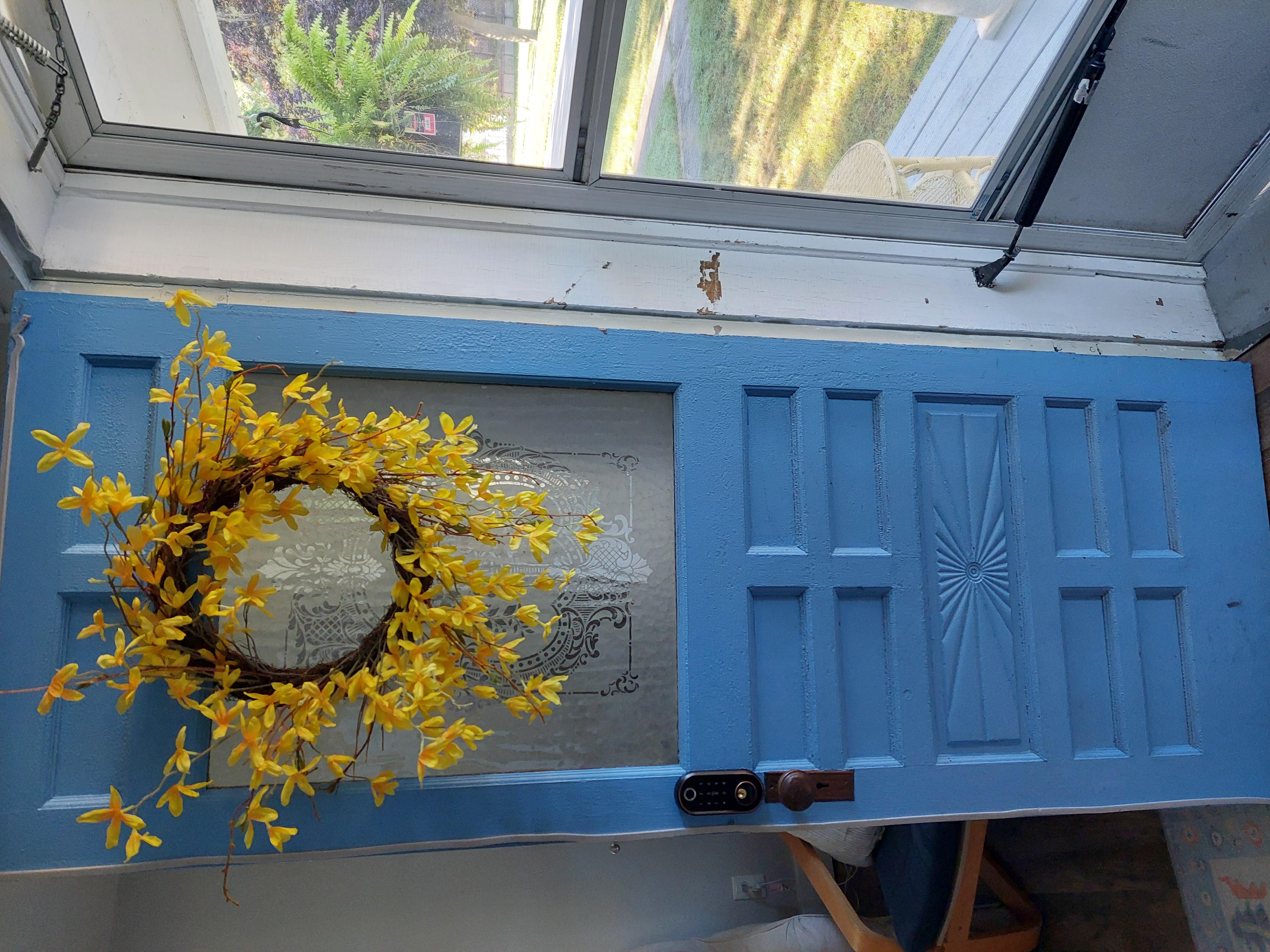 I loved this door. The etched glass is beautiful. 