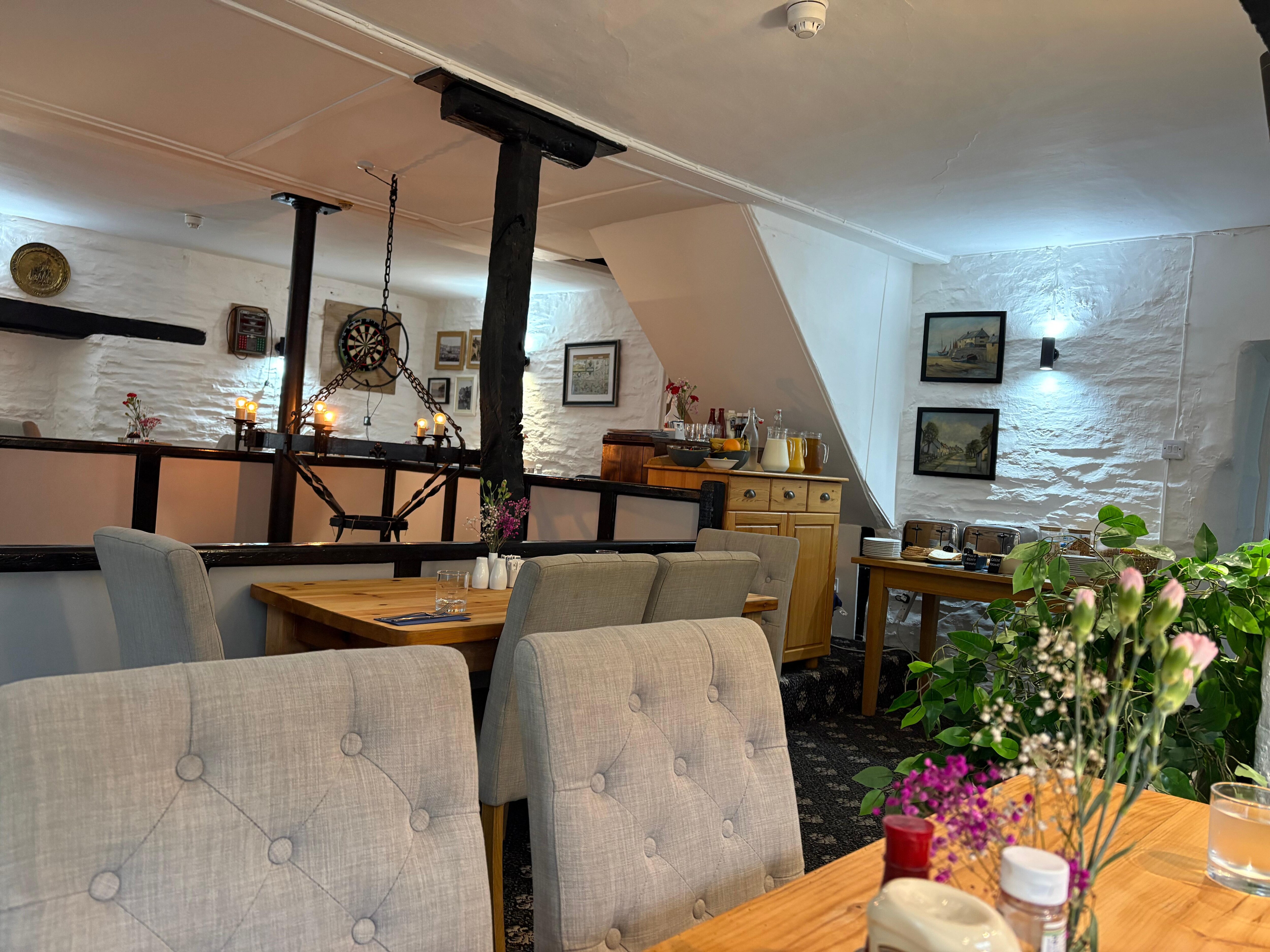 Breakfast / restaurant room