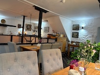 Breakfast / restaurant room