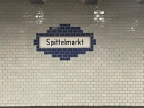 Närmast station, runt hörnet.