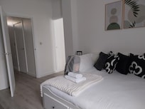 The livingroom converted into a second bedroht.