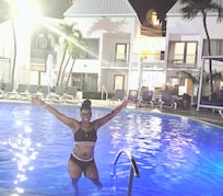 Luv di pool