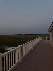 Huge deck !!! Perfect for dining outside