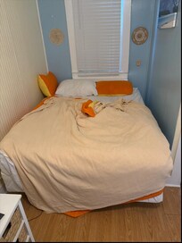 Queen bed. Pillows protect head from window sill corners