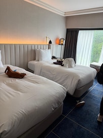 Connecting room