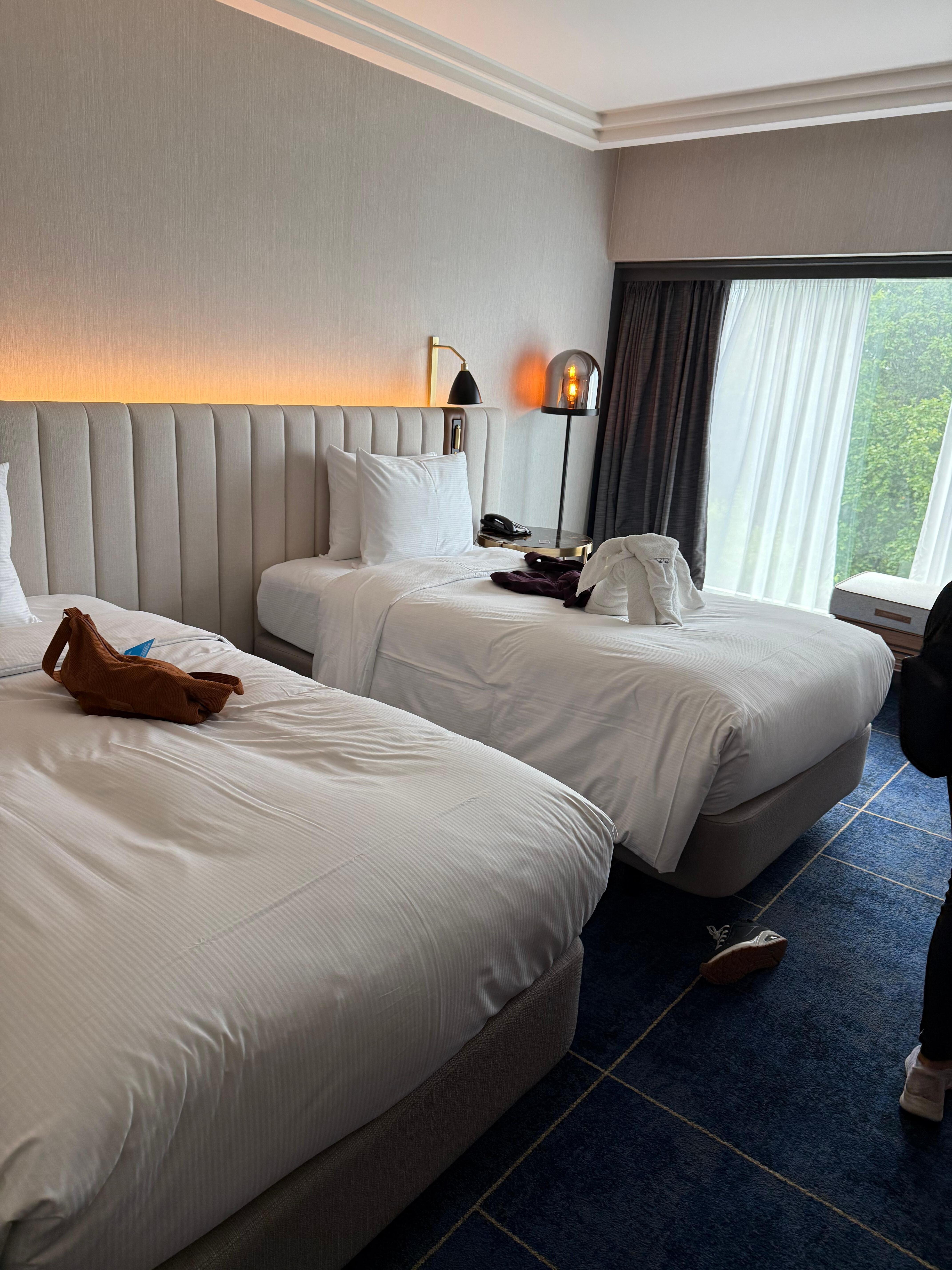 Connecting room