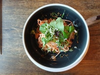 Lakse tatar. Min første af slagsen, helt fantastisk. Rig på smag, smeltet helt på tungen. Deres surdejsbrød man får til, lækker sprød kant, selve brødet, så blødt og varmt som en dejlig hovede pude efter en meget lang dag.