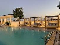 Rooftop pool w/ 2 bbqs